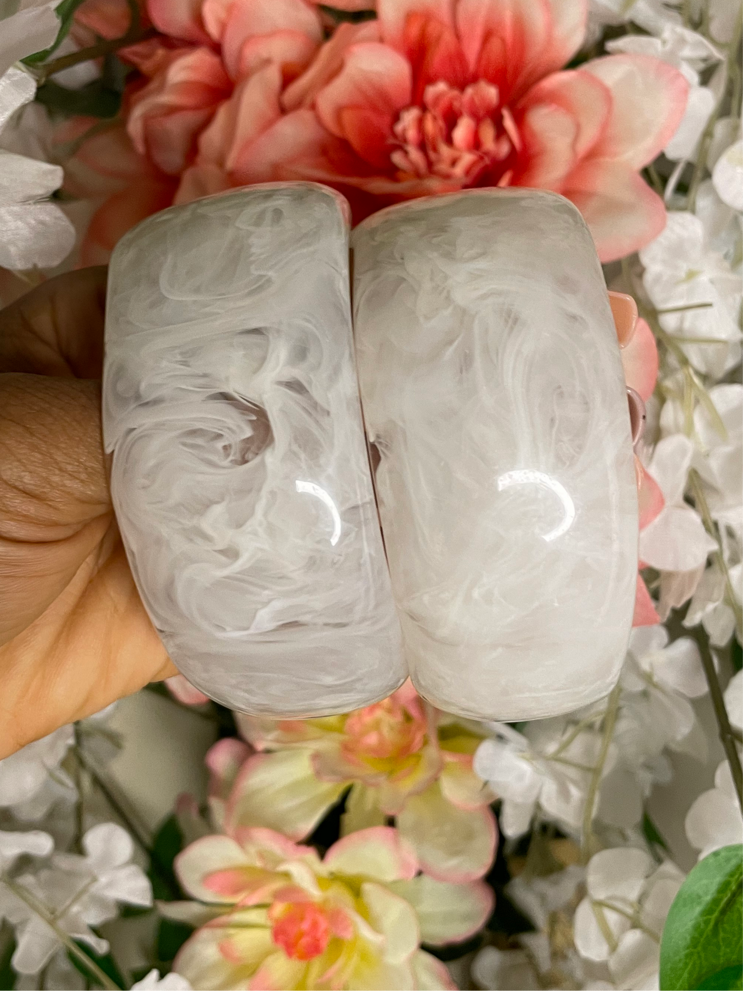 WHITE SWIRL BANGLE