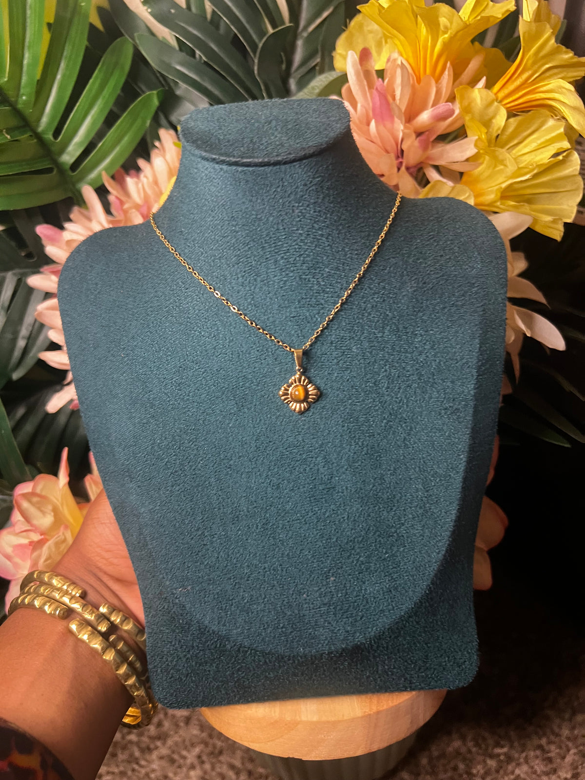 Clover tiger eye 🧚🏾‍♀️✨