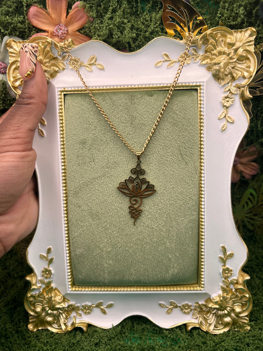 Lotus bomb necklace ⭐️