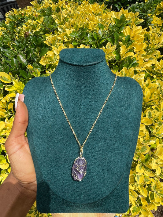 AMETHYST GOLDEN NECKLACE
