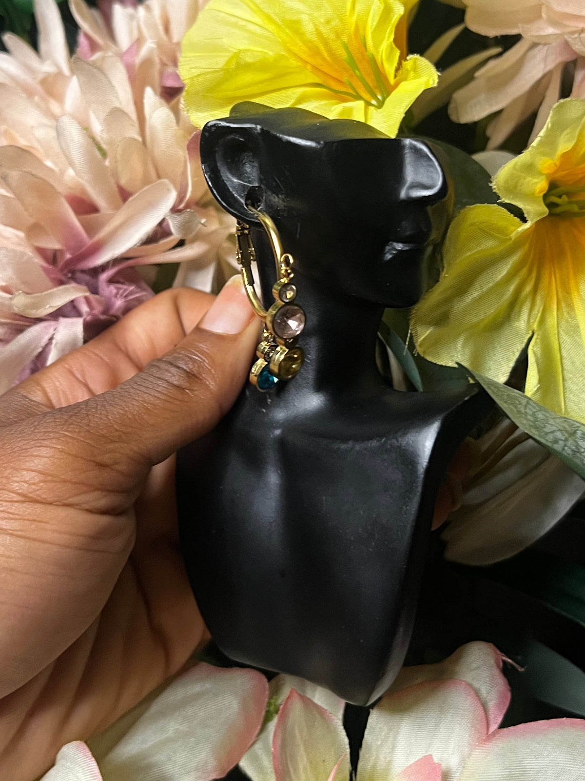Dangle gem earrings 🧚🏾‍♀️✨