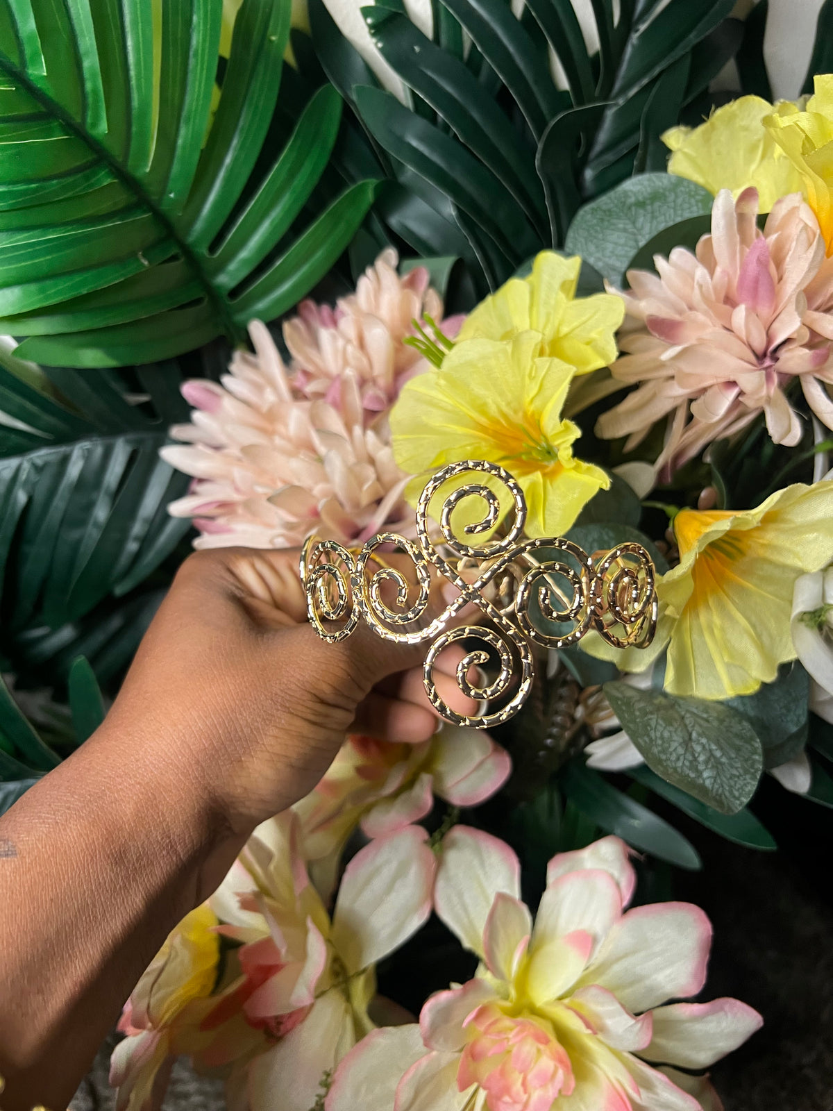 Zoya arm cuff