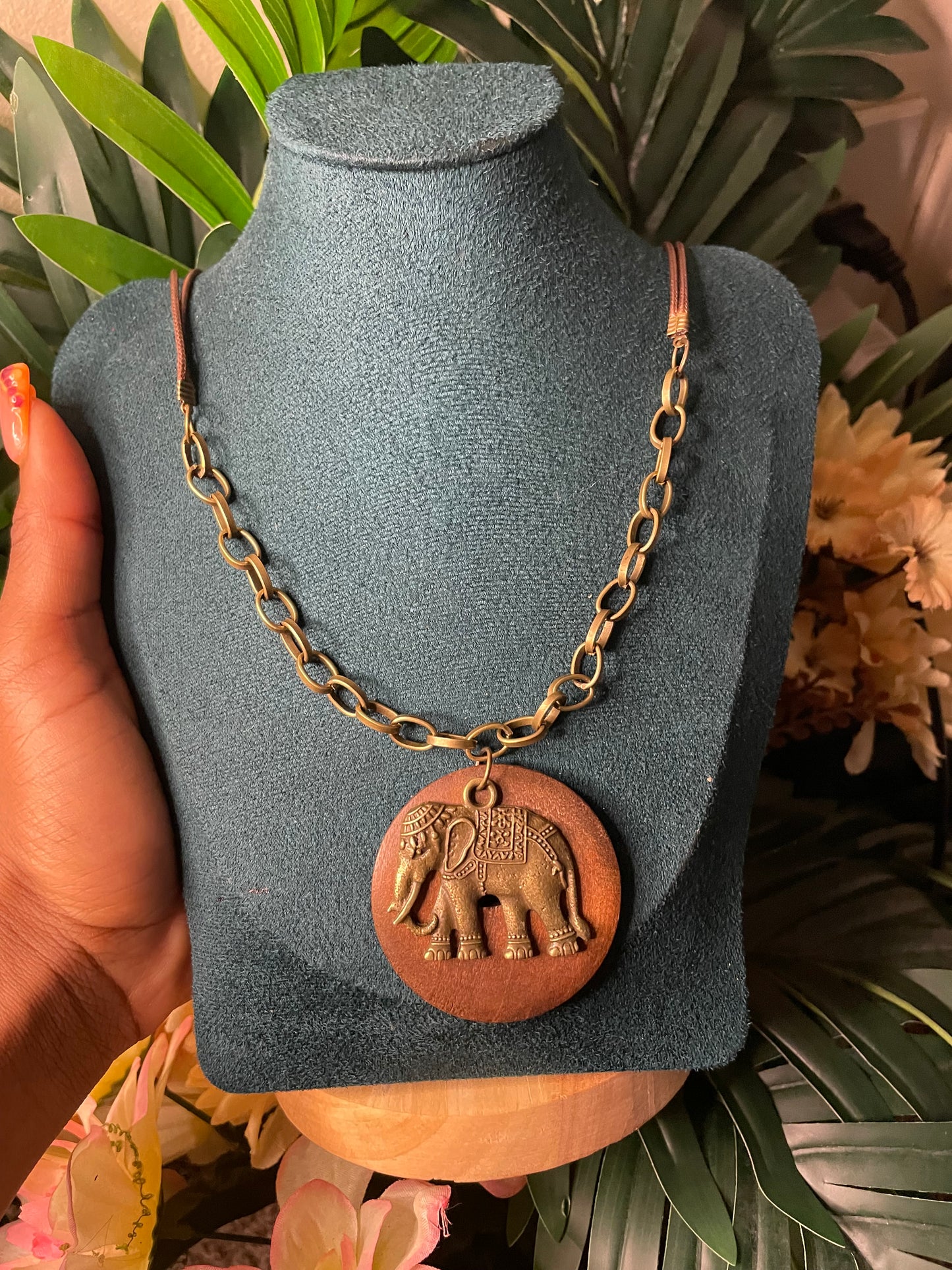Chain Elephant necklace 🧚🏾‍♀️