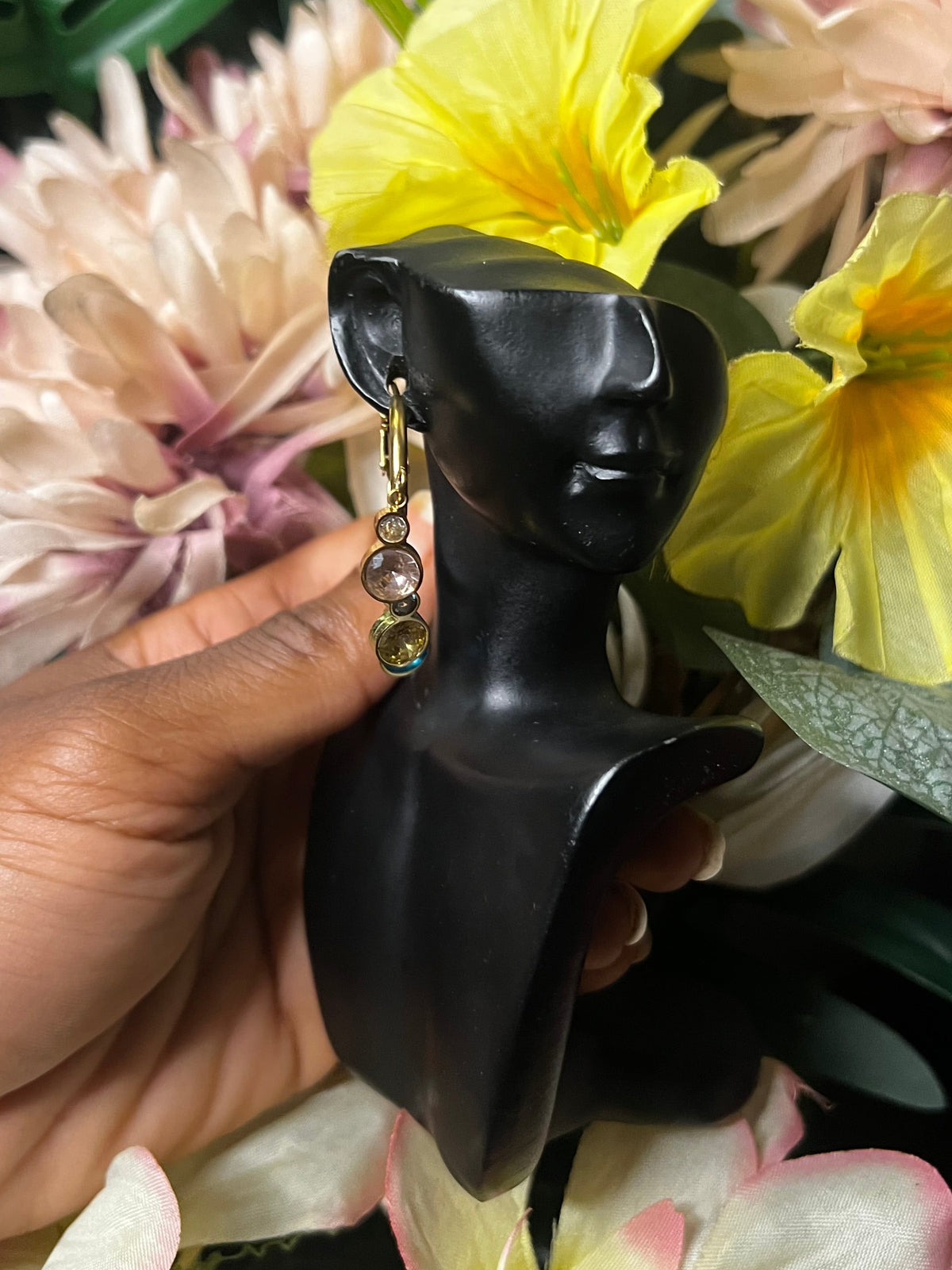 Dangle gem earrings 🧚🏾‍♀️✨
