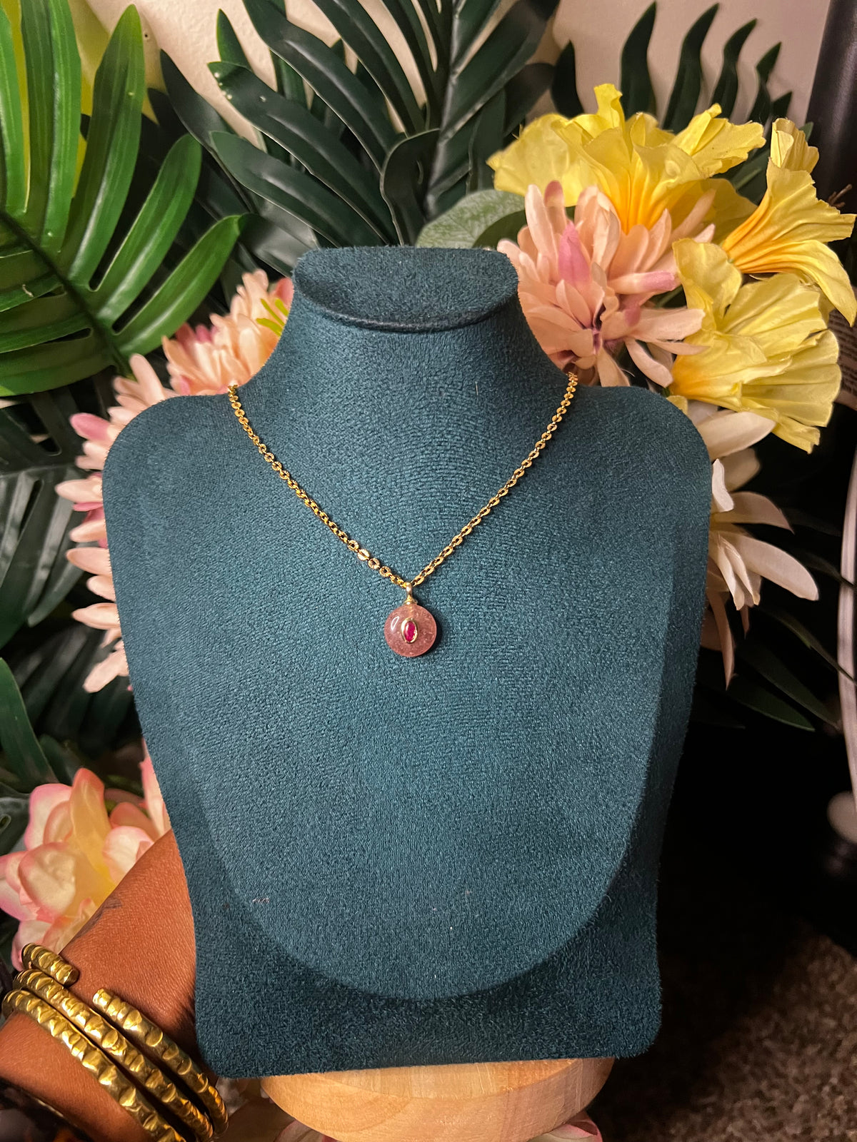 Strawberry quartz gem necklace ✨🧚🏾‍♀️