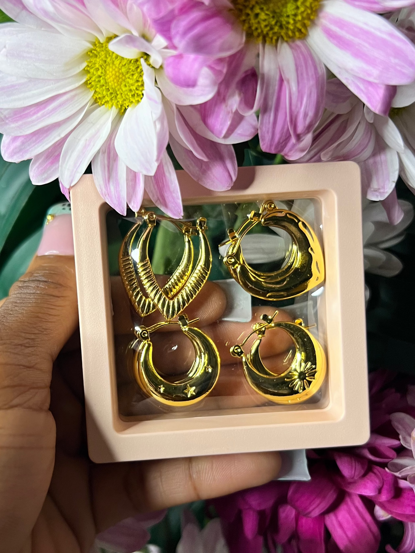 Golden Earring Set ( 4 Pairs) ⭐️