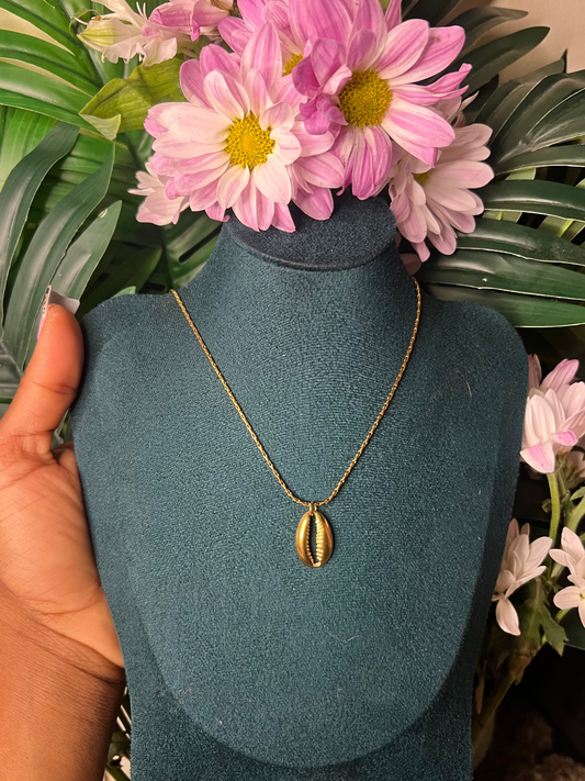 Cowrie golden shell ✨