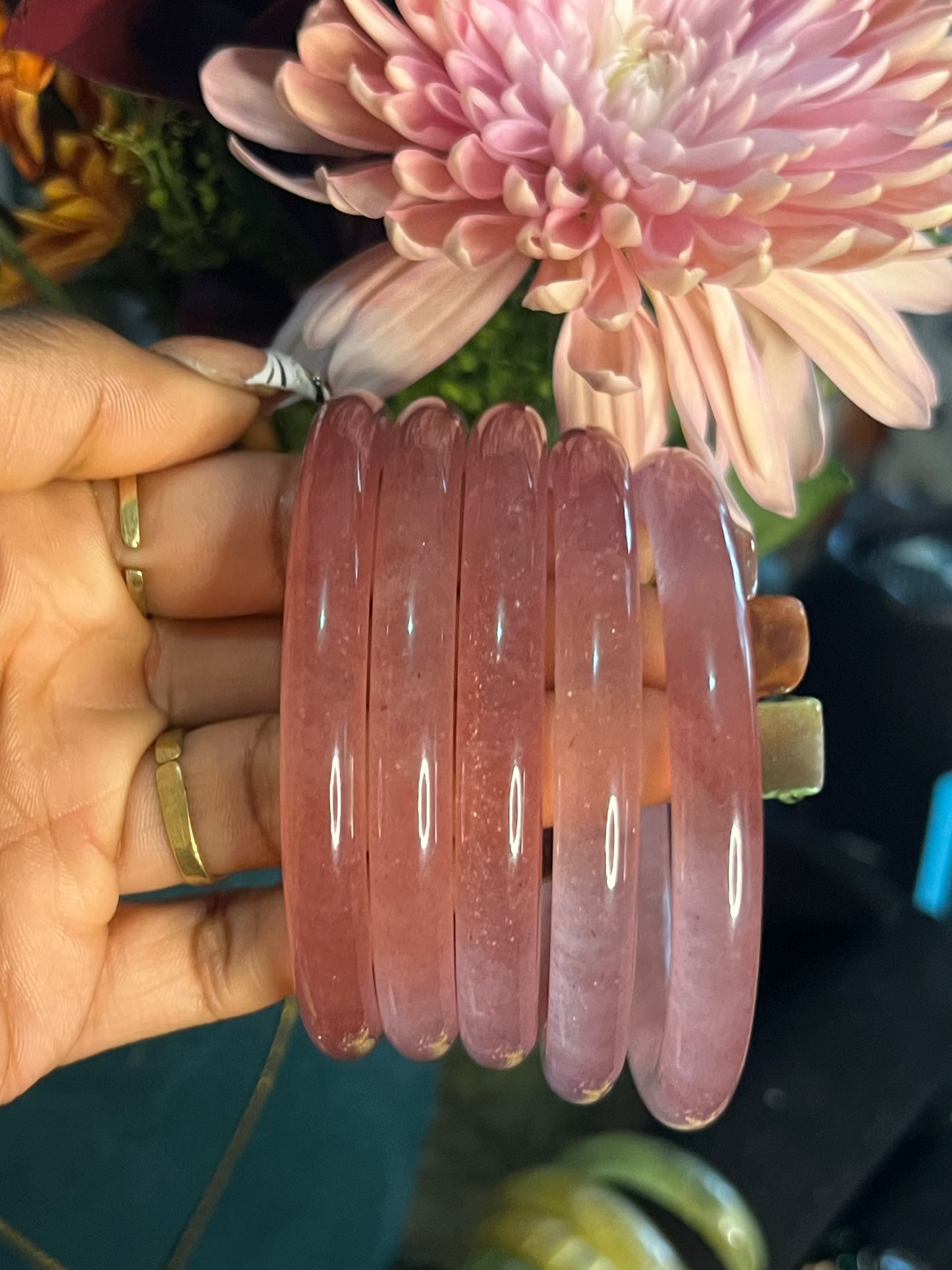 ✨STRAWBERRY QUARTZ BANGLE ✨🧚🏾‍♀️